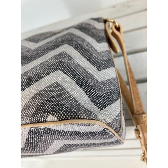 DOONEY & BOURKE SMALL LEATHER CHEVERON CROSSBODY BAG - Picture 9 of 16